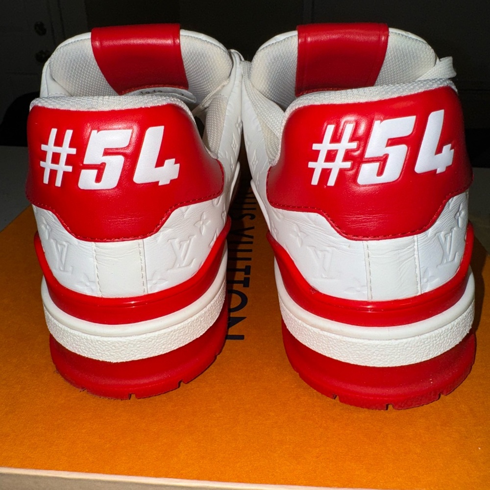 LV Trainer Sneaker. - Picture 4 of 9